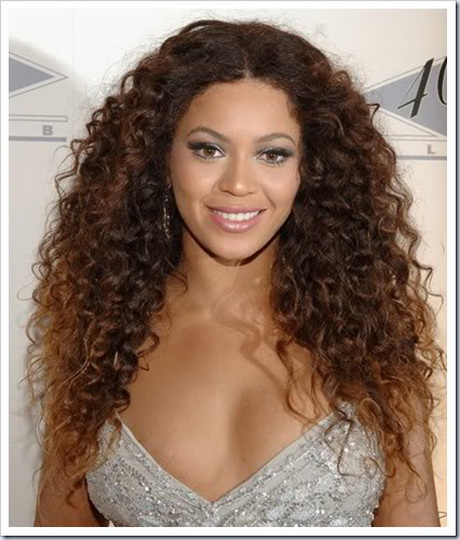 leuke-kapsels-krullend-haar-08-15 Leuke kapsels krullend haar