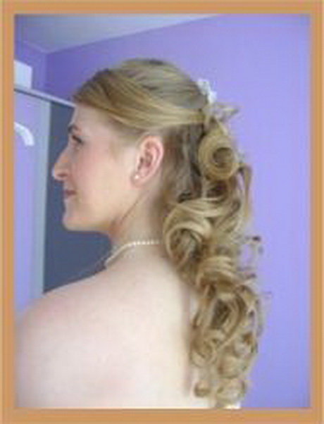 opgestoken-haar-krullen-03-4 Opgestoken haar krullen