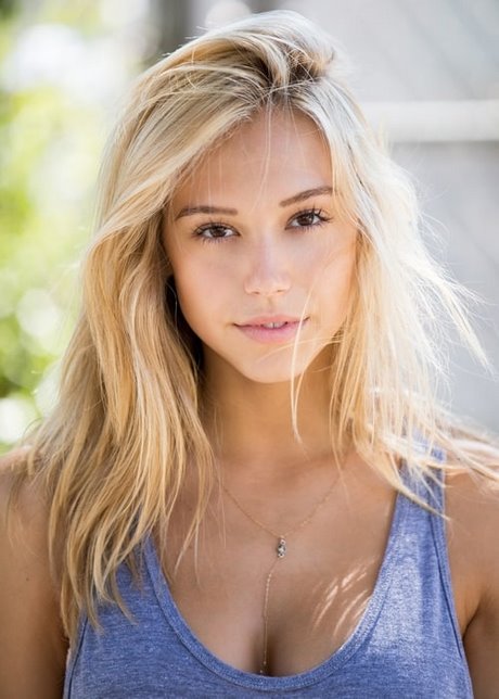 revolve blonde model revolve blonde model